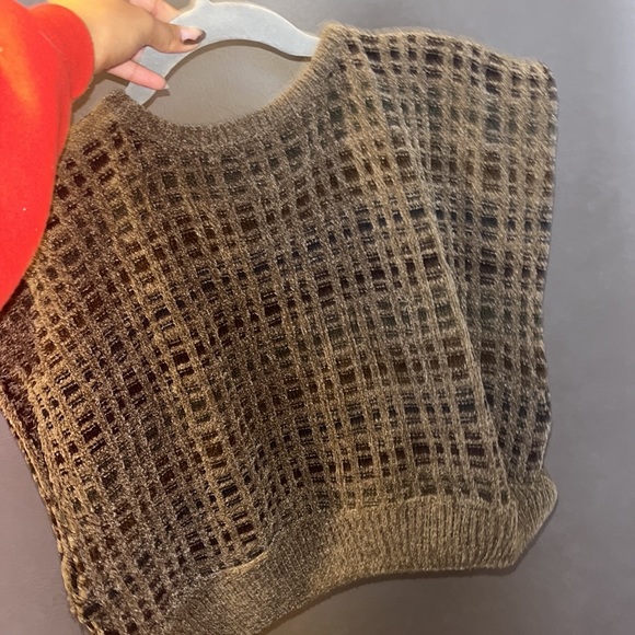 Cropped brown sweater vest! - Picture 3 of 3